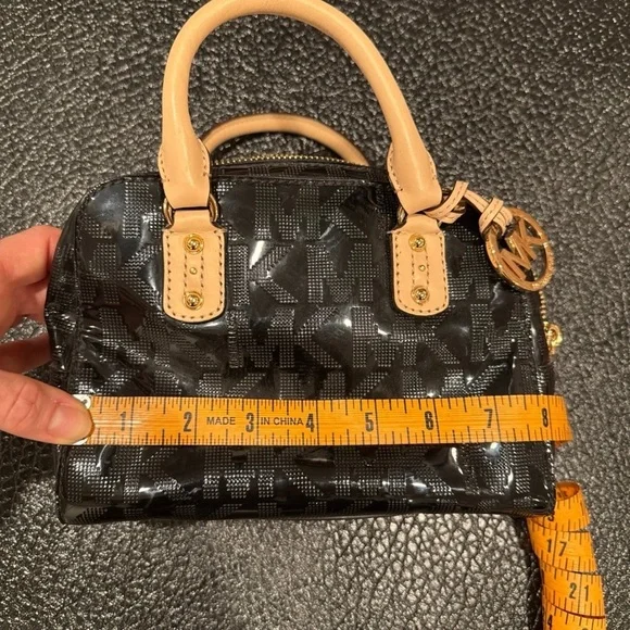 Michael Kors Black and Cream mini Satchel - Picture 6 of 8